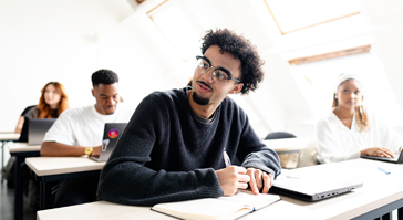absparis-etudiant-american-business-college-paris_0.png